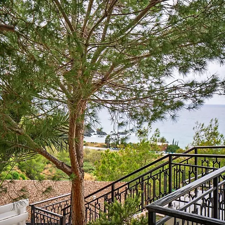 Seaview Paradise With Private Pool & Jacuzzi In Paphos Villa Pomos