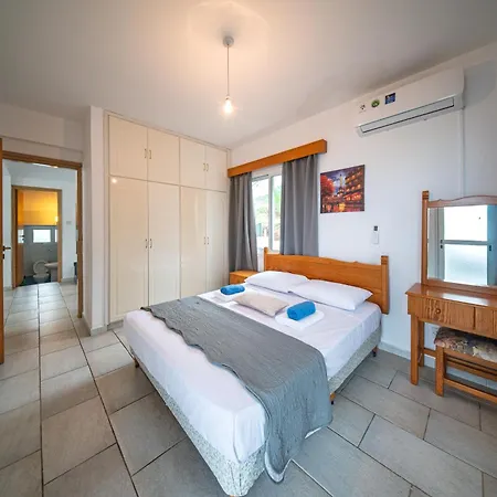 Seaview Paradise With Private Pool & Jacuzzi In Paphos *